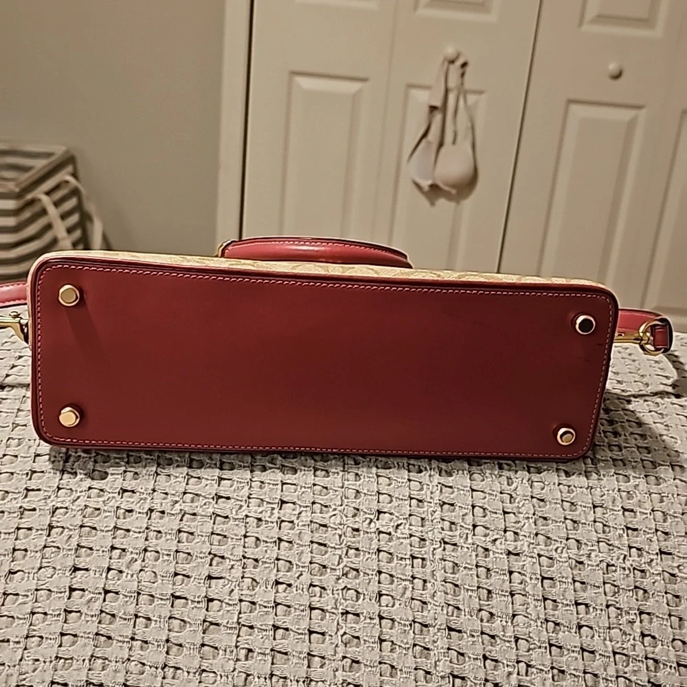 Purse - Picture 2 of 4